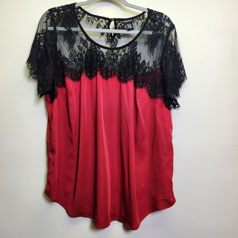 Torrid‎ Lace Short Sleeve Blouse Keyhole Back Color Block 1X Flutter Whimsigoth